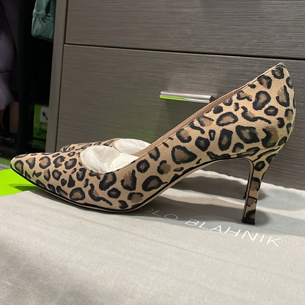 Manolo Blahnik leopard suede heels - Picture 12 of 13